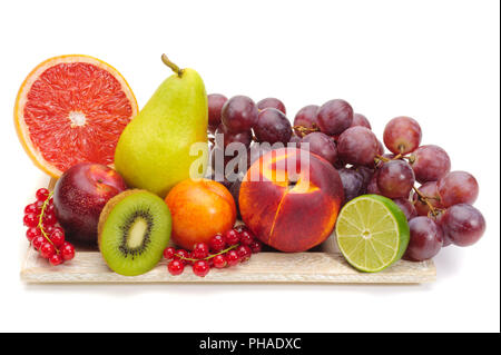 Anordnung der frischen Früchte auf dem Tisch Stockfoto