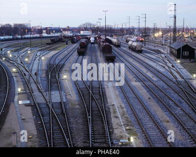 Eisenbahn-infrastruktur Waren- und Personenverkehr in Augsburg Stockfoto