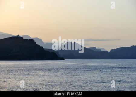 Ponta de São Lourenço Leuchtturm bei Sonnenuntergang. Die Insel Madeira, Portugal Stockfoto