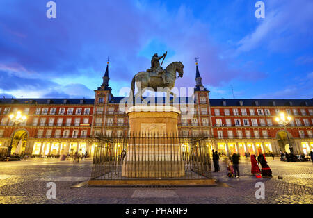 Das Reiterstandbild von König Felipe III (Philipp III. von Spanien), Plaza Mayor, Madrid. Spanien Stockfoto