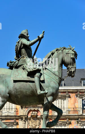 Das Reiterstandbild von König Felipe III (Philipp III. von Spanien), Plaza Mayor, Madrid. Spanien Stockfoto