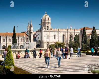 Portugal, Lissabon, Belem, Monastario dos Jeronimos, von Jardim de Belem Garten Stockfoto