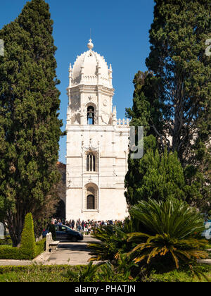 Portugal, Lissabon, Belem, Monastario dos Jeronimos, von Jardim de Belem Garten Stockfoto