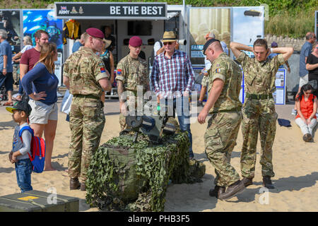 Bournemouth, UK. 31 August, 2018. Tausende von Menschen genießen Sie die Antenne wird an der Bournemouth Air Festival in Dorset. Das freie Wochenende Festivals geht bis zum 2. September 2018. Quelle: Thomas Faull/Alamy leben Nachrichten Stockfoto