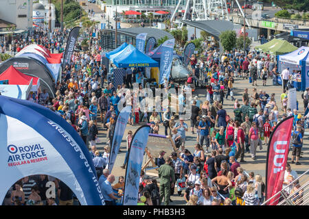 Bournemouth, UK. 31 August, 2018. Tausende von Menschen genießen Sie die Antenne wird an der Bournemouth Air Festival in Dorset. Das freie Wochenende Festivals geht bis zum 2. September 2018. Quelle: Thomas Faull/Alamy leben Nachrichten Stockfoto