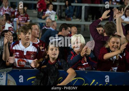 Merseyside, UK. 31. August 2018. Wigan Fans ihre Vereine feiern gewinnen, 31. August 2018, total Gottlosen Stadion, Merseyside, England; besser Super League Rugby, Super 8 s-3, St Helens v Wigan Warriors; Quelle: News Images/Alamy leben Nachrichten Stockfoto