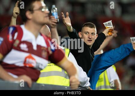 Merseyside, UK. 31. August 2018. Wigan Fans ihre Vereine feiern gewinnen, 31. August 2018, total Gottlosen Stadion, Merseyside, England; besser Super League Rugby, Super 8 s-3, St Helens v Wigan Warriors; Quelle: News Images/Alamy leben Nachrichten Stockfoto