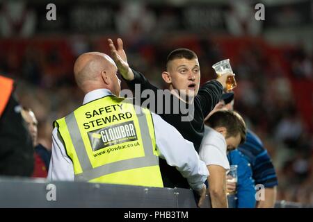 Merseyside, UK. 31. August 2018. Wigan Fans ihre Vereine feiern gewinnen, 31. August 2018, total Gottlosen Stadion, Merseyside, England; besser Super League Rugby, Super 8 s-3, St Helens v Wigan Warriors; Quelle: News Images/Alamy leben Nachrichten Stockfoto