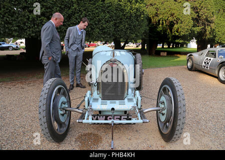 Bugatti Typ 35 Grand Prix Two-Seater (1925), Concours von Eleganz 2018 (Vorschau), 31. August 2018. Hampton Court Palace, London, UK, Europa. Der weltweit seltensten Autos für eine dreitägige Classic und supercar Veranstaltung in den Gärten des berühmten Königlichen Palast montiert. Kredit Ian Flasche/Alamy leben Nachrichten Stockfoto