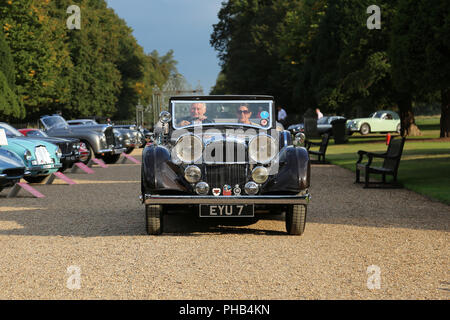 Gewinner Club Trophy: Alvis Speed 25 (1930er Jahre) von Herrn und Frau George Butlin besessen. Concours von Eleganz 2018 (Vorschau), 31. August 2018. Hampton Court Palace, London, Großbritannien. Der weltweit seltensten Autos für eine dreitägige Classic und supercar Veranstaltung in den Gärten des berühmten Königlichen Palast montiert. Kredit Ian Flasche/Alamy leben Nachrichten Stockfoto