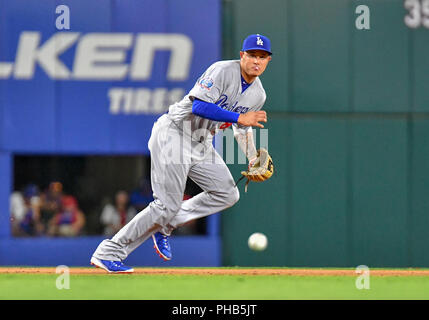 29.August 2018: Los Angeles Dodgers Third Base Manny Machado #8 während eines interleague MLB Spiel zwischen der Nationalen Liga Los Angeles Dodgers und der Texas Rangers bei Globe Life Park in Arlington, TX Los Angeles besiegte Texas 3-1 Albert Pena/CSM Stockfoto