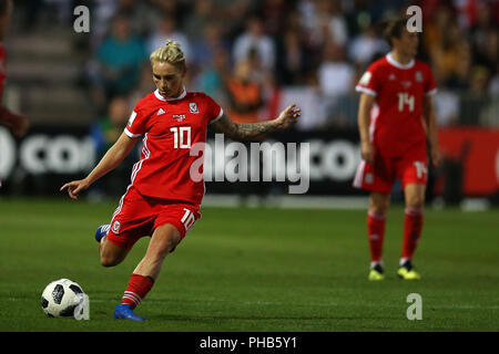 Newport, Großbritannien. 31. August 2018. Jessica Fishlock von Wales in Aktion. Wales Frauen v England Frauen, 2019 WM-Qualifikationsspiel Gleiches an Rodney Parade in Newport, South Wales am Freitag, den 31. August 2018. pic von Andrew Obstgarten/Alamy leben Nachrichten Stockfoto