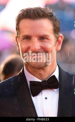 Venedig, Italien. 31 Aug, 2018. Bradley Cooper besucht die Premiere von "ein Stern ist geboren" während des 75. Filmfestival von Venedig Palazzo del Cinema in Venedig, Italien, am 31. August 2018. | Verwendung der weltweiten Kredit: dpa/Alamy leben Nachrichten Stockfoto