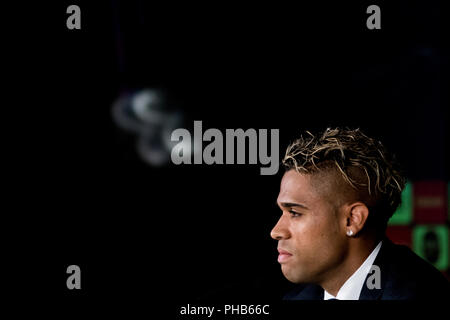 Madrid, Spanien. 31 August, 2018. Mariano Diaz Mejia während der Präsentation als neuer Spieler von Real Madrid im Santiago Bernabeu, Madrid, Spanien. Credit: Marcos del Mazo/Alamy leben Nachrichten Stockfoto