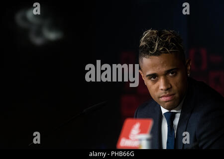 Madrid, Spanien. 31 August, 2018. Mariano Diaz Mejia während der Präsentation als neuer Spieler von Real Madrid im Santiago Bernabeu, Madrid, Spanien. Credit: Marcos del Mazo/Alamy leben Nachrichten Stockfoto