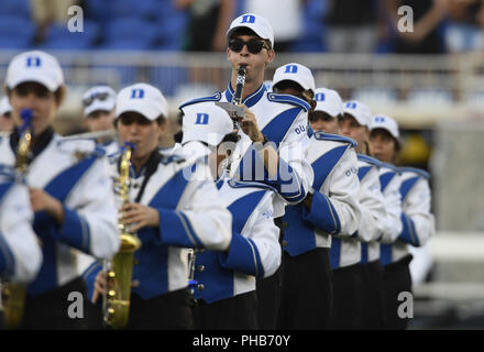 Durham, North Carolina, USA. 31 Aug, 2018. Duke's Band während der Eröffnungsfeier. Die Duke Blue Devils spielte die Armee West Point schwarzen Ritter in einem Fußballspiel, die auf dem Feld bei Brooks Wallace Wade Stadium in Durham, N.C. am Freitag, 31. August 2018 nahm. Herzog gewann 34-14. Credit: Fabian Radulescu/ZUMA Draht/Alamy leben Nachrichten Stockfoto