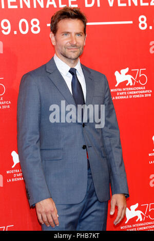 Venedig, Italien. 31 Aug, 2018. Bradley Cooper besucht die 'ein Stern ist geboren" fotoshooting während des 75. Filmfestival von Venedig im Palazzo del Casino am 31. August 2018 in Venedig, Italien. Quelle: John Rasimus/Medien Punch *** Frankreich, Schweden, Norwegen, Denark, Finnland, USA, Tschechische Republik, Südamerika Nur***/Alamy leben Nachrichten Stockfoto