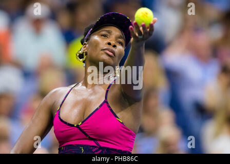 August 31, 2018 - Venus Williams aus den Vereinigten Staaten in Aktion während ihrer dritten Runde bei den US Open 2018 Grand Slam Tennis Turnier, New York, USA, 31. August 2018. Quelle: AFP 7/ZUMA Draht/Alamy leben Nachrichten Stockfoto