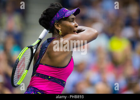 August 31, 2018 - Venus Williams aus den Vereinigten Staaten in Aktion während ihrer dritten Runde bei den US Open 2018 Grand Slam Tennis Turnier, New York, USA, 31. August 2018. Quelle: AFP 7/ZUMA Draht/Alamy leben Nachrichten Stockfoto