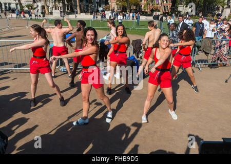 London, Großbritannien. 13. Juli 2018. Khan Ballon schwimmt über Parliament Square Credit: Zefrog/Alamy leben Nachrichten Stockfoto
