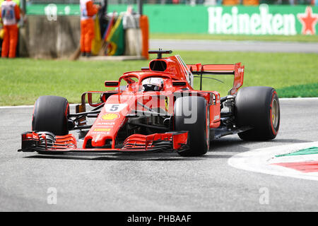Monza, Italien. Am 1. September 2018. Sebastian Vettel von Deutschland und die Scuderia Ferrari am Anschluss während der Praxis für den Formel 1 Grand Prix von Italien: Marco Canoniero/Alamy leben Nachrichten Stockfoto