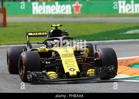 Monza, Italien. Am 1. September 2018. Carlos Sainz aus Spanien und Renault am Anschluss während der Praxis für den Formel 1 Grand Prix von Italien: Marco Canoniero/Alamy leben Nachrichten Stockfoto