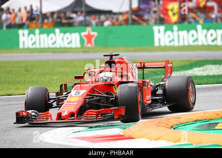 Monza, Italien. Am 1. September 2018. Sebastian Vettel von Deutschland und die Scuderia Ferrari am Anschluss während der Praxis für den Formel 1 Grand Prix von Italien: Marco Canoniero/Alamy leben Nachrichten Stockfoto