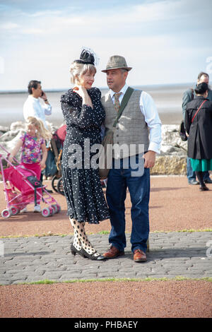 Morecambe, Lancashire, 1. September 2018 Die beiden Tag Vintage am Meer Festival sah Menschen in Vintage kostüm Zurück zur Morecambe vergangener Bereich auf dem Festival rund um die twons Midland Hotel und der Bahnhof Credit zentriert zu erleben: Fotografieren Nord/Alamy leben Nachrichten Stockfoto