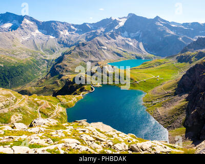 Einen atemberaubenden Blick auf den Gran Paradiso Park Seen, vom Col Nivolet in Piemont, Italien Stockfoto