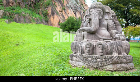 Ganesha Statue in einem wunderschönen Garten Stockfoto