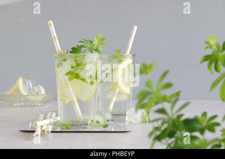 Waldmeister Zitrone Limonade Stockfoto