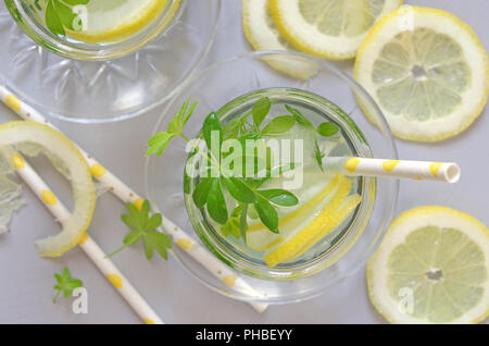 Waldmeister Zitrone Limonade Stockfoto