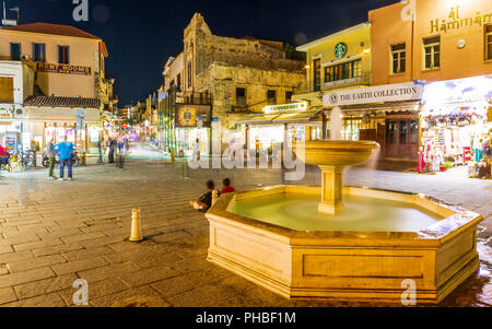 Venezianischen Brunnen bei Nacht, Chania, Kreta, griechische Inseln, Griechenland, Europa Stockfoto