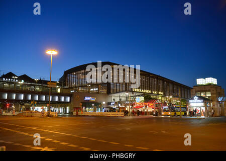 Am Bahnhof Zoo, Hardenbergplatz, Charlottenburg, Berlin, Deutschland Stockfoto