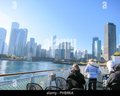 Chicago, USA - 21. Juni 2017: Chicago ist die Stadt der Wolkenkratzer. Chicago Straßen, Gebäude und Sehenswürdigkeiten der Stadt Chicago. Stockfoto