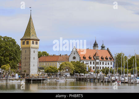 Lindauer Hafen mit Mangturm Stockfoto