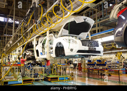 Arbeitnehmer assembler Fahrzeuge im Werk von Nissan Motor Co. in Tochigi, Japan am Donnerstag, den 12. November 2009. Fotograf: Robert Gilhooly Stockfoto