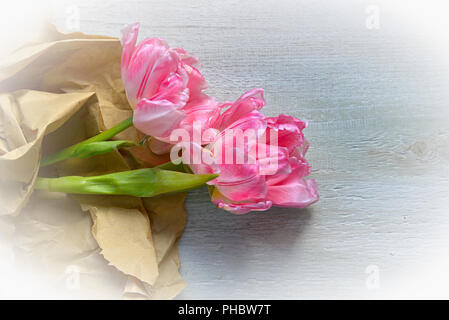 Foto Strauß auf alten Holz Hintergrund Stockfoto