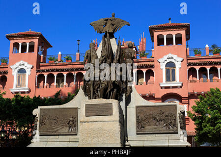 Simon Bolivar Monument und Kolumbien Hotel, Altstadt, Panama City, Panama, Mittelamerika Stockfoto