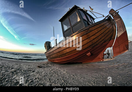 Trawler am Strand Stockfoto
