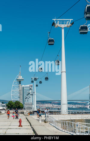 Lissabon, Portugal - 18. AUGUST 2017: Fahrt mit der Seilbahn von Parque das Nacoes (Park der Nationen) in Lissabon Stockfoto