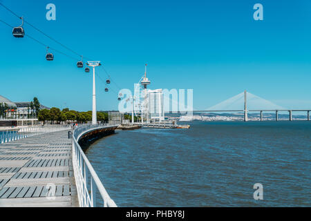 Lissabon, Portugal - 18. AUGUST 2017: Fahrt mit der Seilbahn von Parque das Nacoes (Park der Nationen) in Lissabon Stockfoto