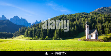 Die Kirche von San Giovanni in Dolomiti Region - Italien Stockfoto