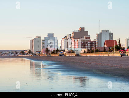 Strand in Puerto Madryn, der Waliser Siedlung, Provinz Chubut, Patagonien, Argentinien, Südamerika Stockfoto