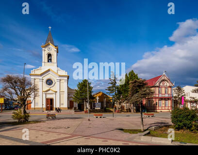 Maria Auxiliadora Kirche, Arturo Prat Hauptplatz, Puerto Natales, Ultima Esperanza Provinz Patagonien, Chile, Südamerika Stockfoto