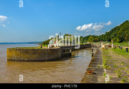 Der Eingang zum lydney Hafen aus den Fluss Severn gegenüber Schärfe, Gloucestershire Stockfoto