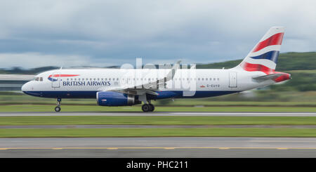 British Airways Airbus Shuttleservice gesehen Abflug Flughafen Glasgow, Renfrewshire, Schottland - 9. September 2017 Stockfoto