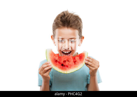 Stattliche lächelndes Kind Junge mit roten Wassermelone Obst Slice Stockfoto