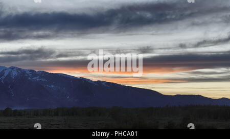 Sonne hinter den Tetons, Grand Teton National Park Stockfoto