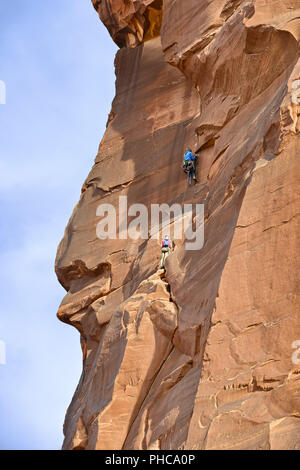 Bergsteiger auf der Turmbau zu Babel. Stockfoto